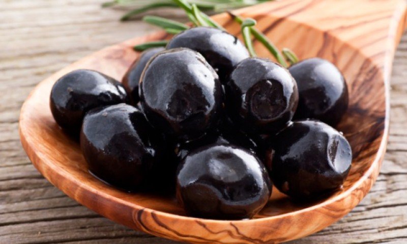 زيتون أسود تفاح أسود تفاح