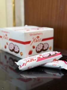 Cocoa Biscuits with Strawberry Cream "BOX"